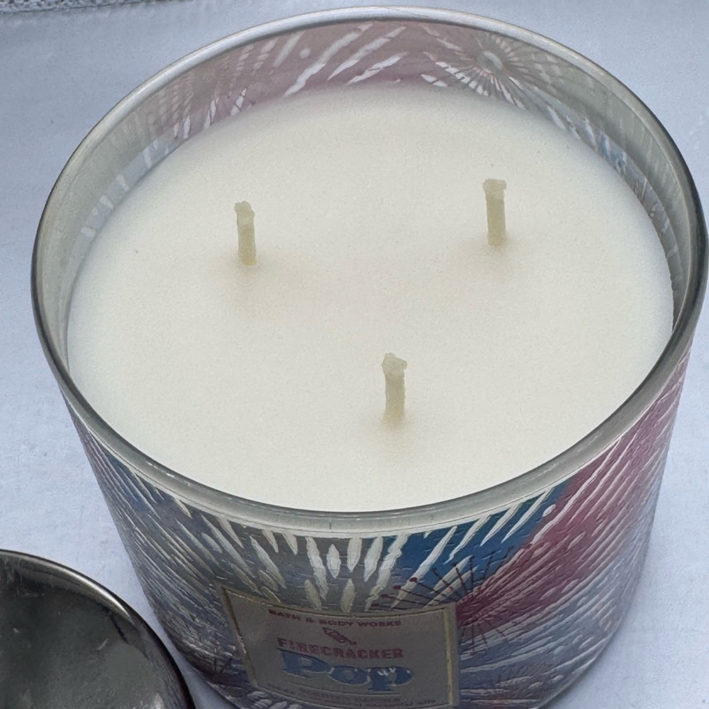 Bath & Body Works Firecracker Pop 3 Wick Candle - Picture 3 of 3